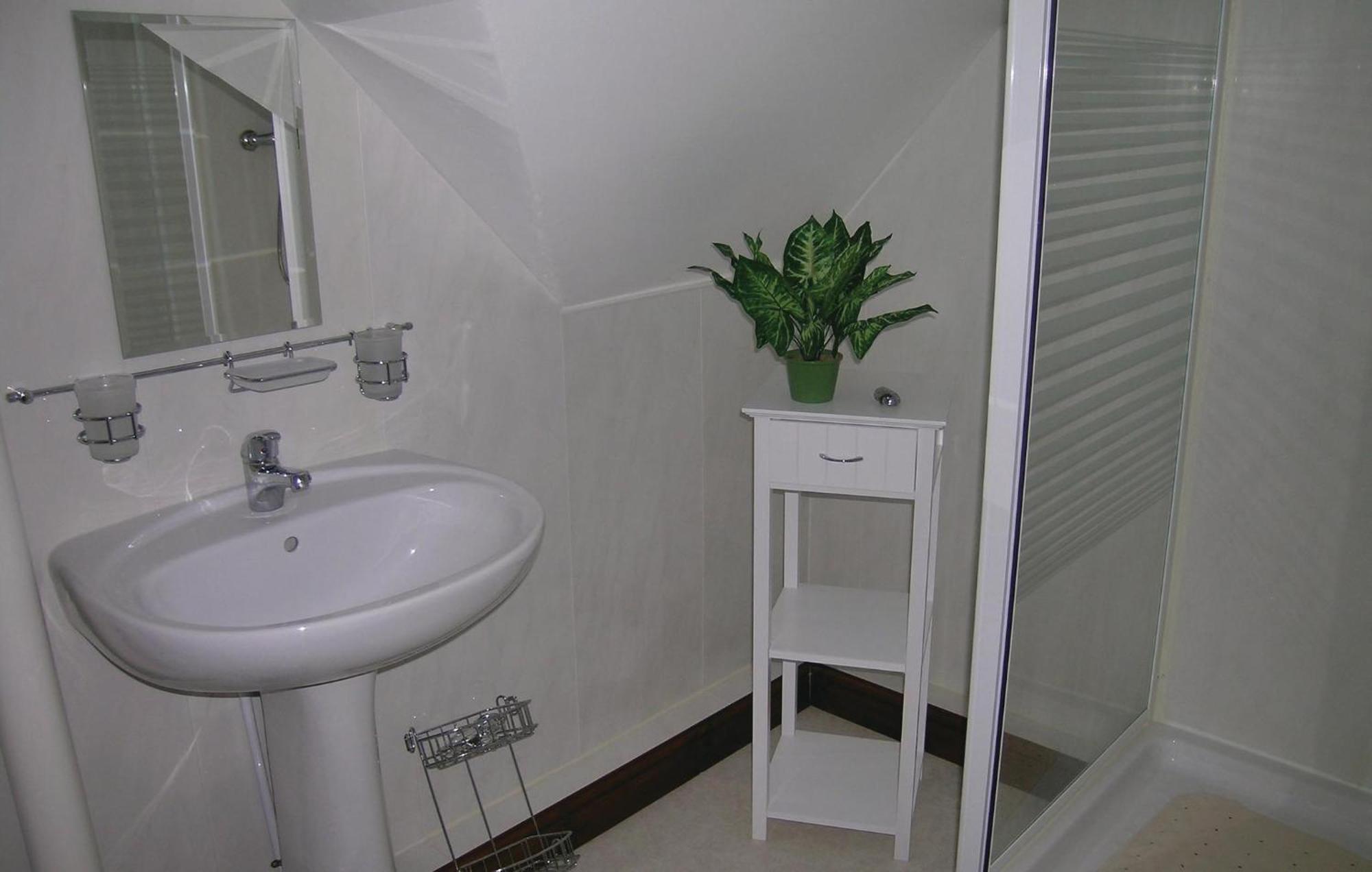 Lovely Home In Chateauneuf Du Faou With Wifi Saint-Thois Екстер'єр фото